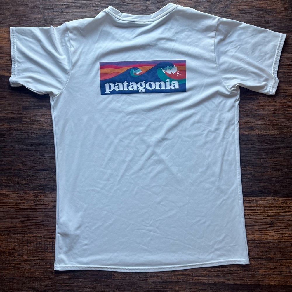 Men's Patagonia T-Shirt White Spell-Out Logo S Surf Beach Breath Active Light